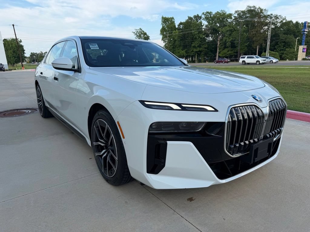 Used 2025 BMW 740i xDrive w/ Premium Package AWD/4WD image 9