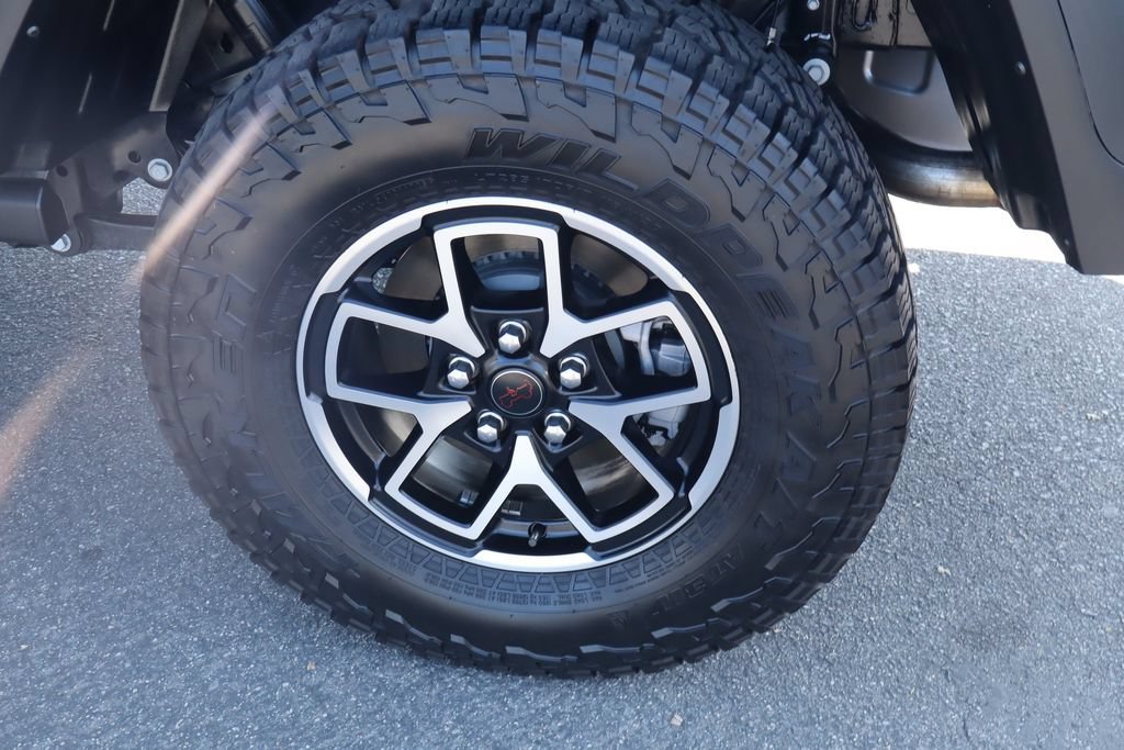 Used 2025 Jeep Gladiator Rubicon w/ Convenience Group AWD/4WD image 13