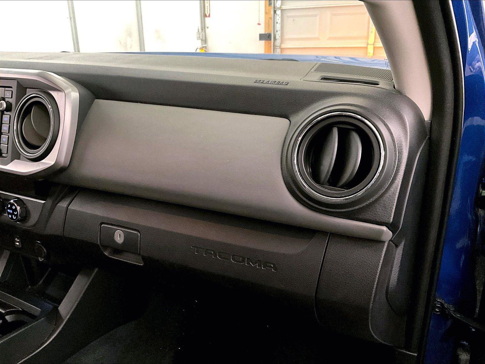 Used 2018 Toyota Tacoma SR5 AWD/4WD image 15