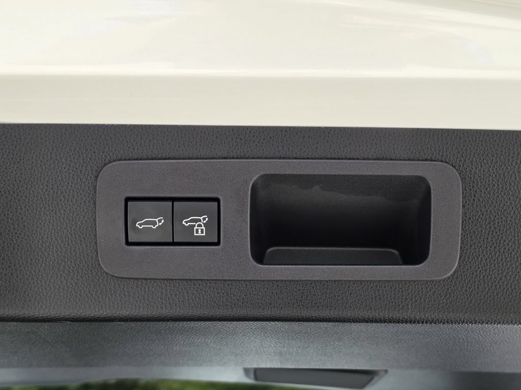 Used 2026 Lexus LX 600 4WD w/ Accessory Package (2T) image 33