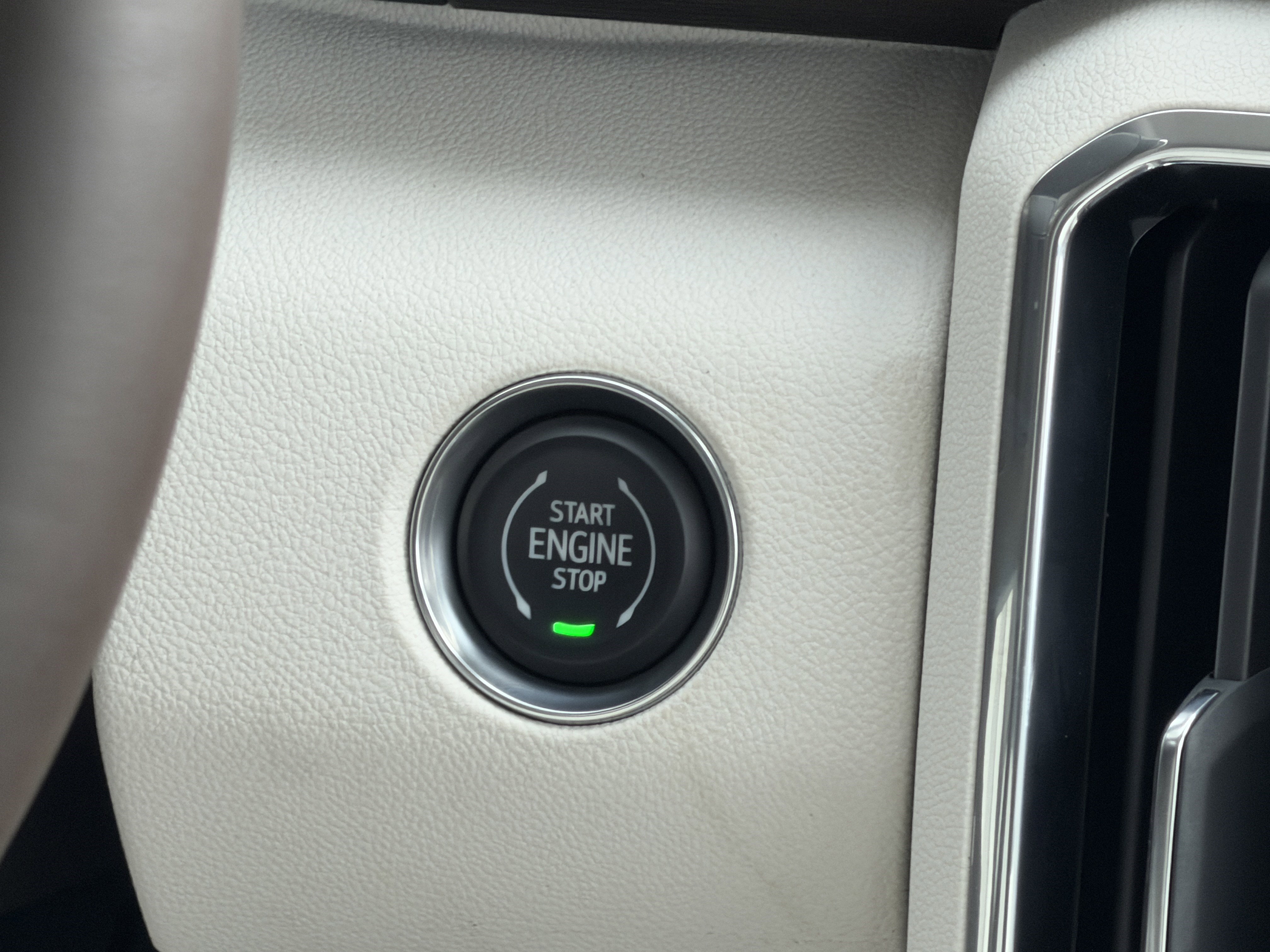 New 2026 GMC Acadia Denali w/ Super Cruise Package image 38