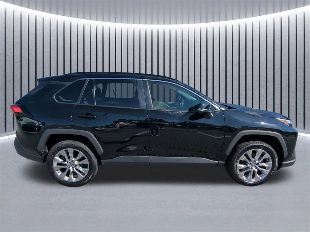 Used 2023 Toyota RAV4 XLE Premium image 4