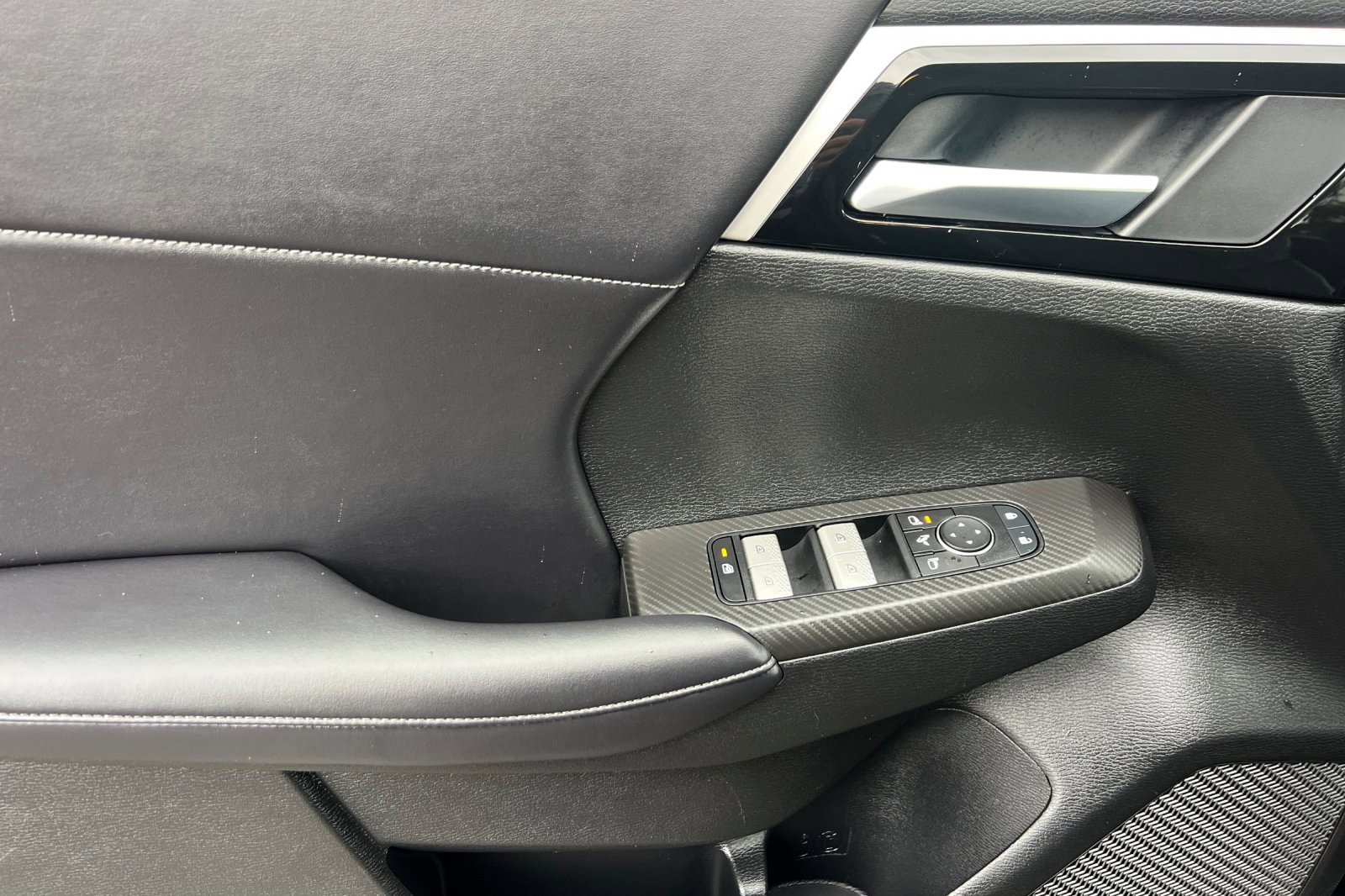 Used 2024 Mitsubishi Outlander SE image 11