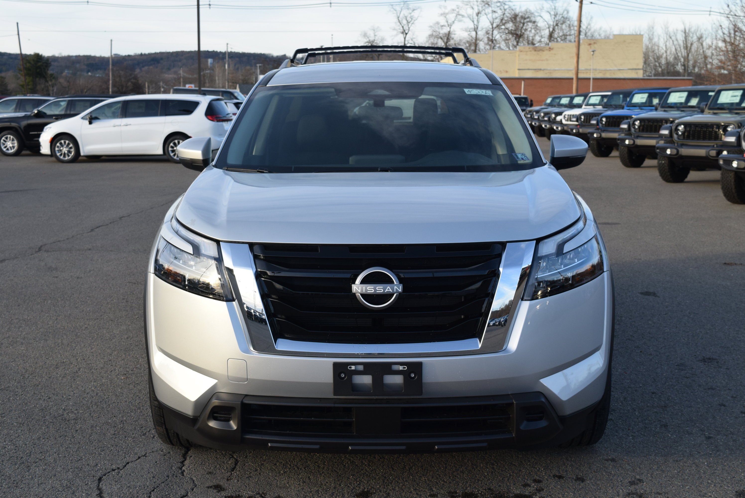 New 2025 Nissan Pathfinder SV image 3