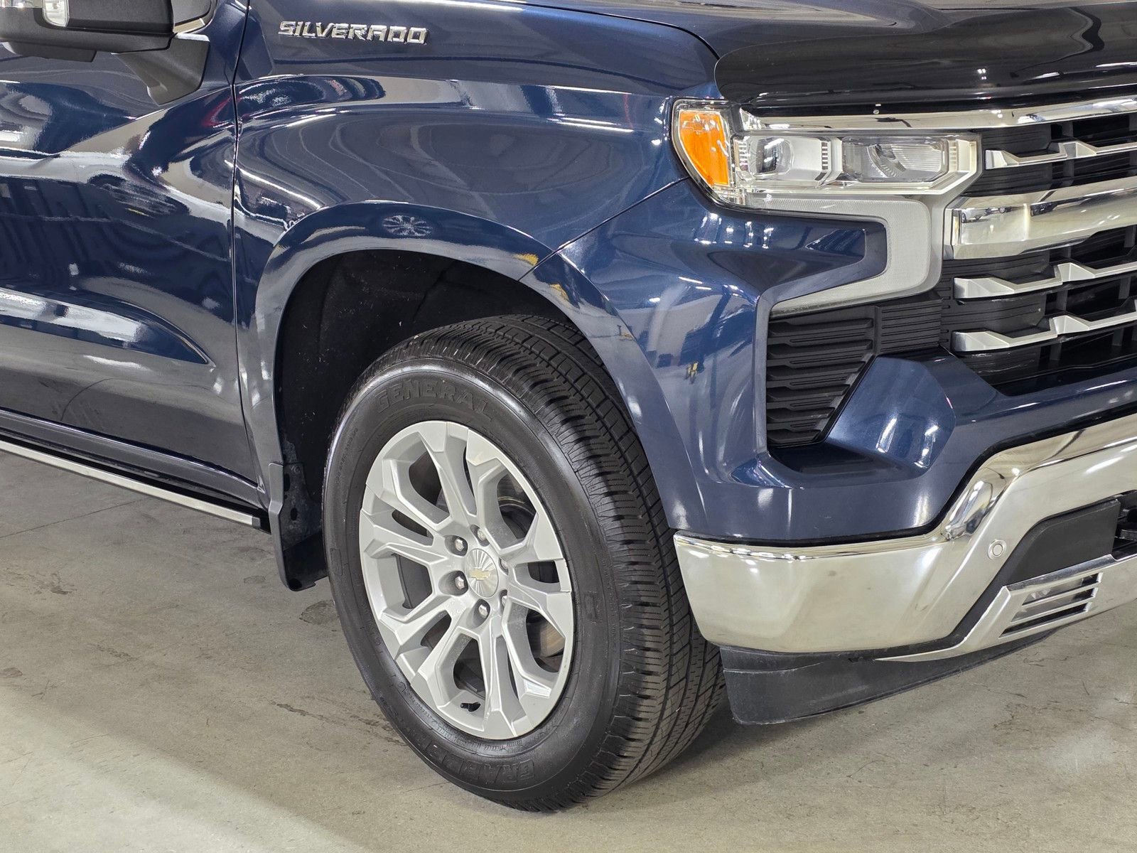 Used 2022 Chevrolet Silverado 1500 LTZ w/ LTZ Convenience Package II AWD/4WD image 10