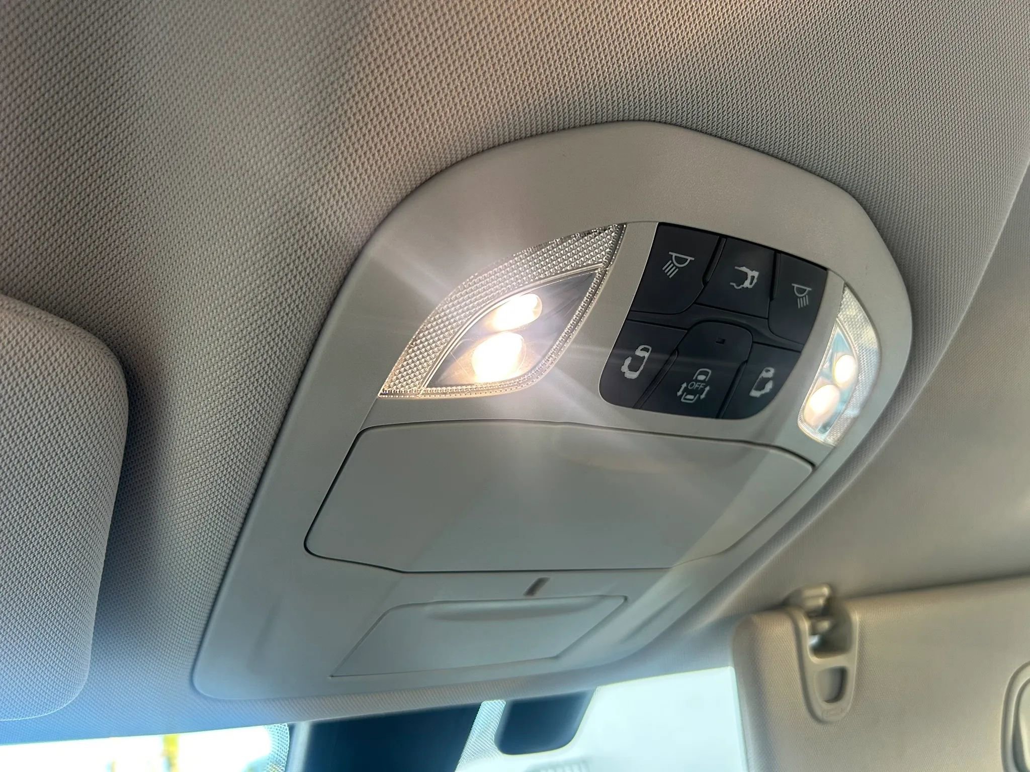 Used 2018 Chrysler Pacifica Touring-L Plus w/ Tire & Wheel Group FWD image 22