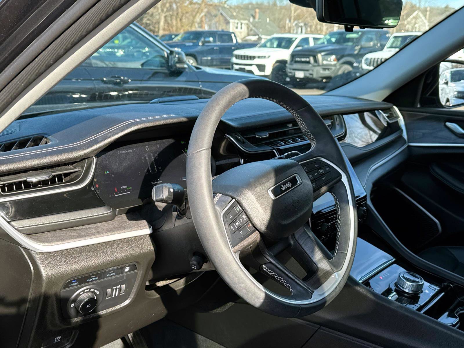 Used 2023 Jeep Grand Cherokee 4WD 4xe w/ Luxury Tech Group II image 9