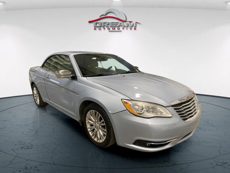 Used 2013 Chrysler 200 Limited FWD image 1