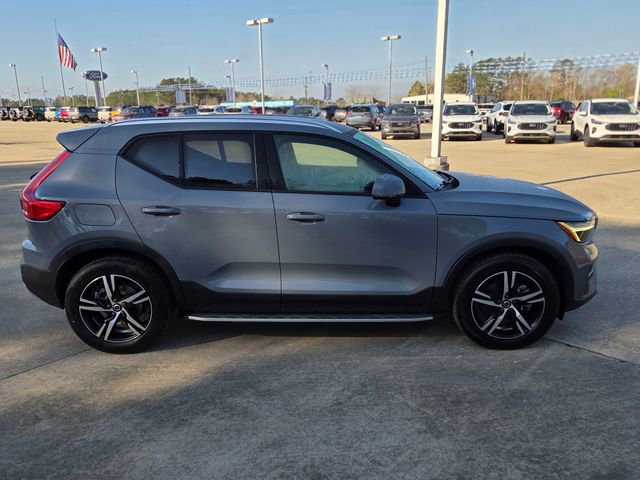 Used 2023 Volvo XC40 B5 Core image 7
