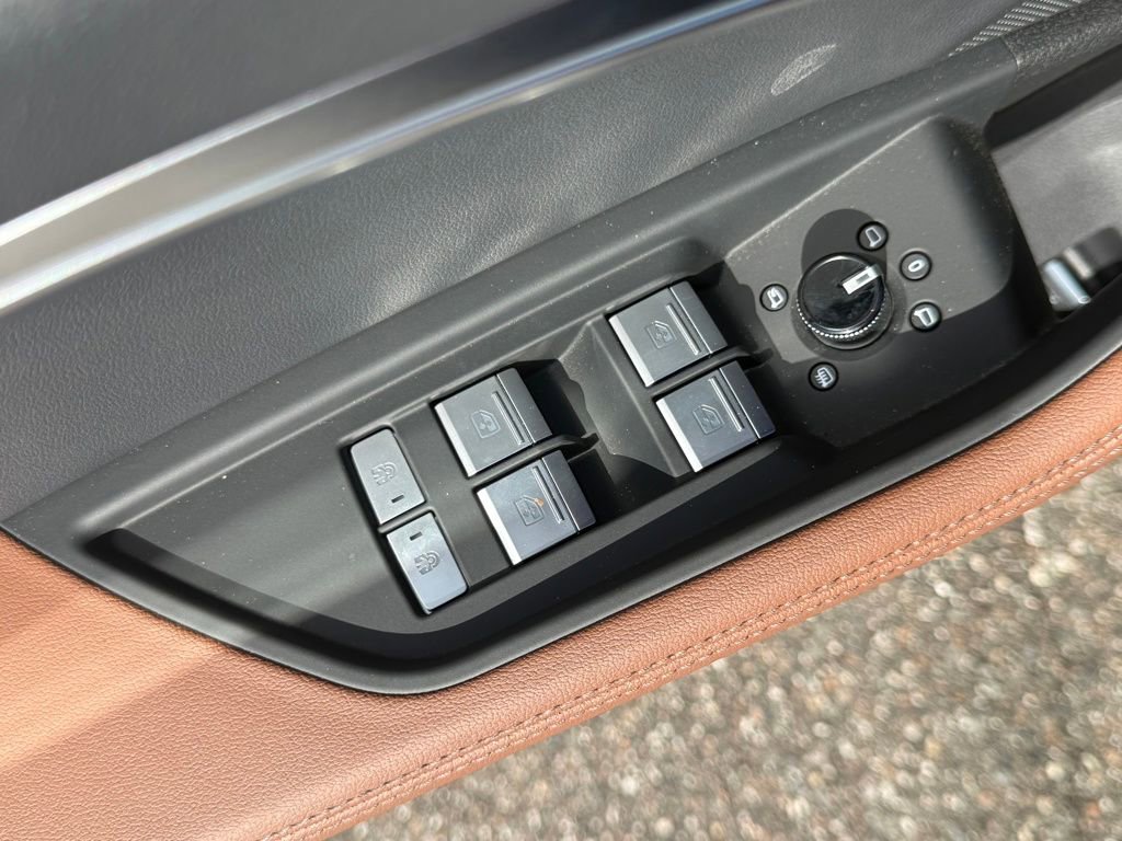 Used 2024 Audi Q8 e-tron Premium Plus w/ Premium Plus Package image 69