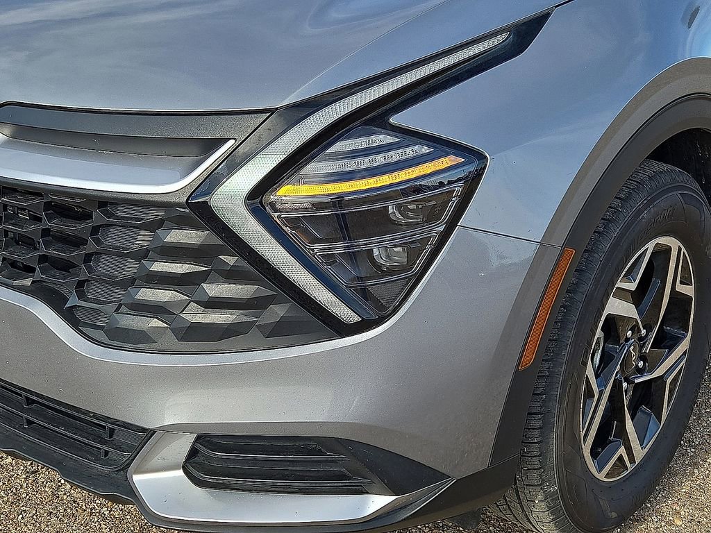 Used 2024 Kia Sportage LX image 9