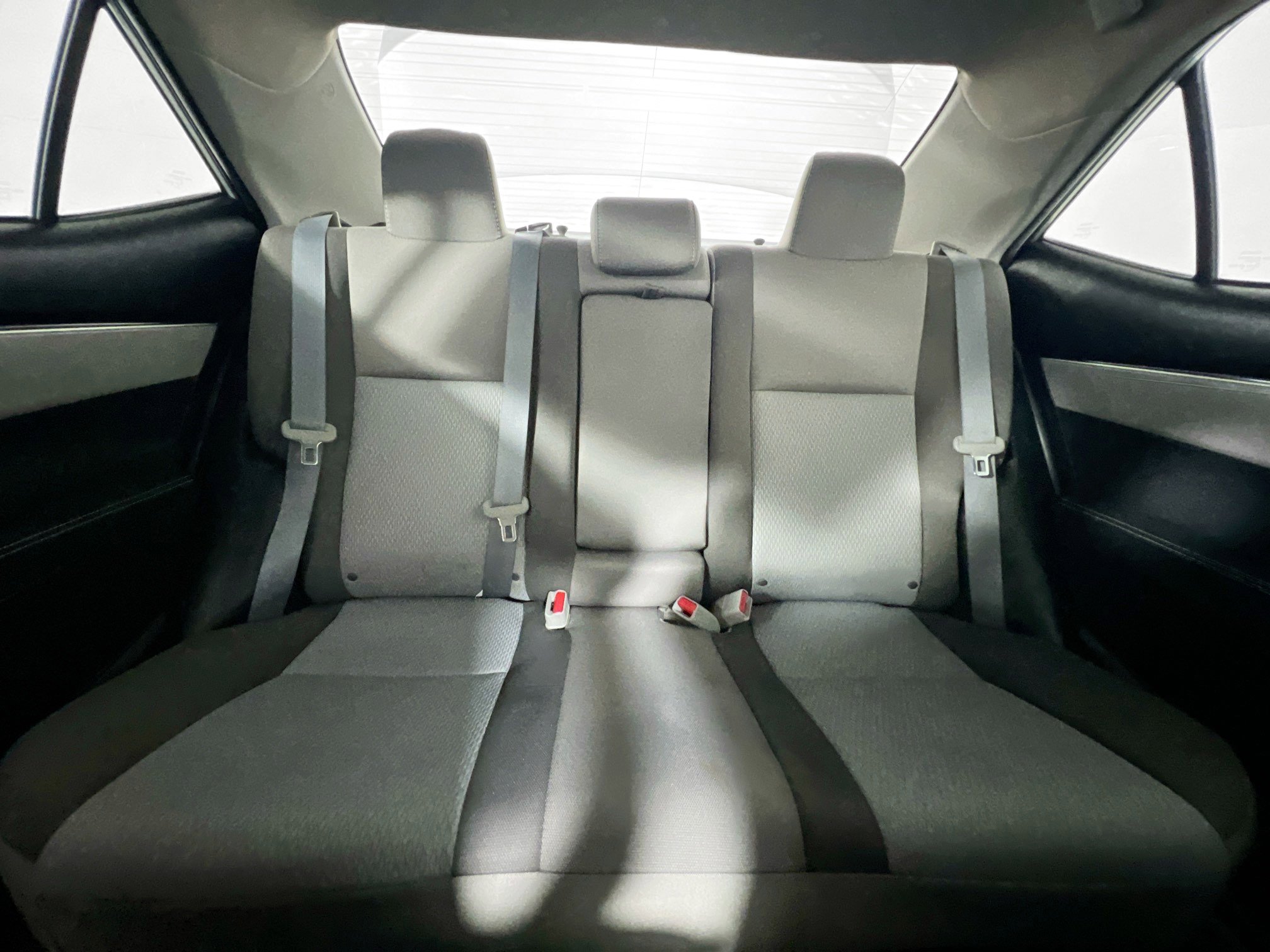 Used 2018 Toyota Corolla LE FWD image 32