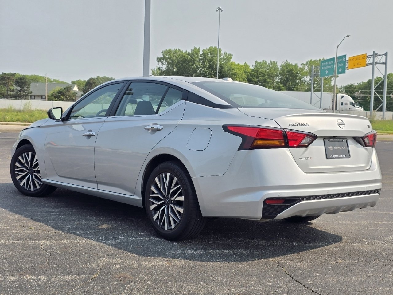 Used 2024 Nissan Altima 2.5 SV FWD image 13