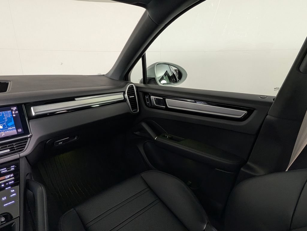 Certified 2023 Porsche Cayenne Platinum Edition AWD/4WD image 21