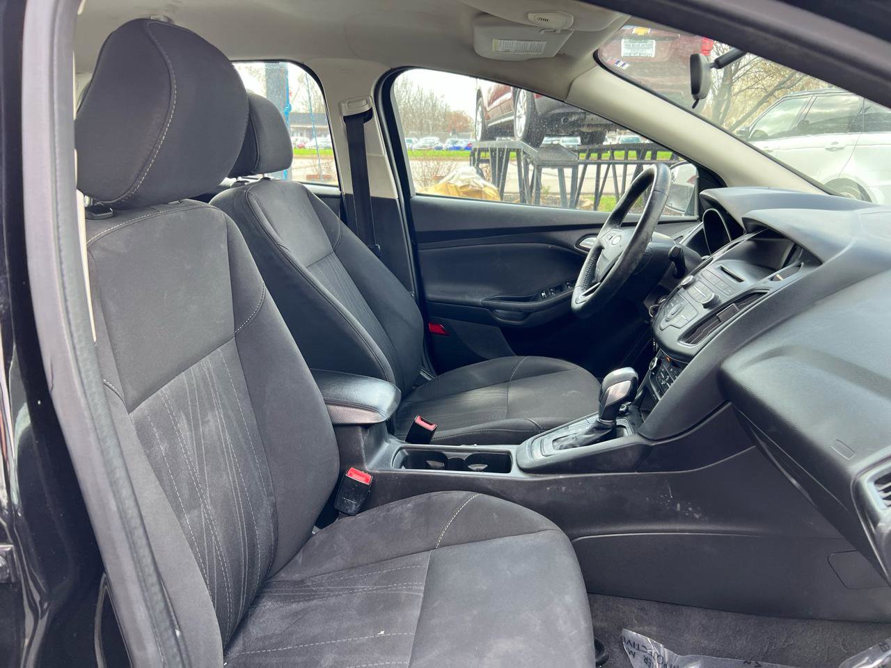 Used 2016 Ford Focus SE w/ SE Cold Weather Package FWD image 16