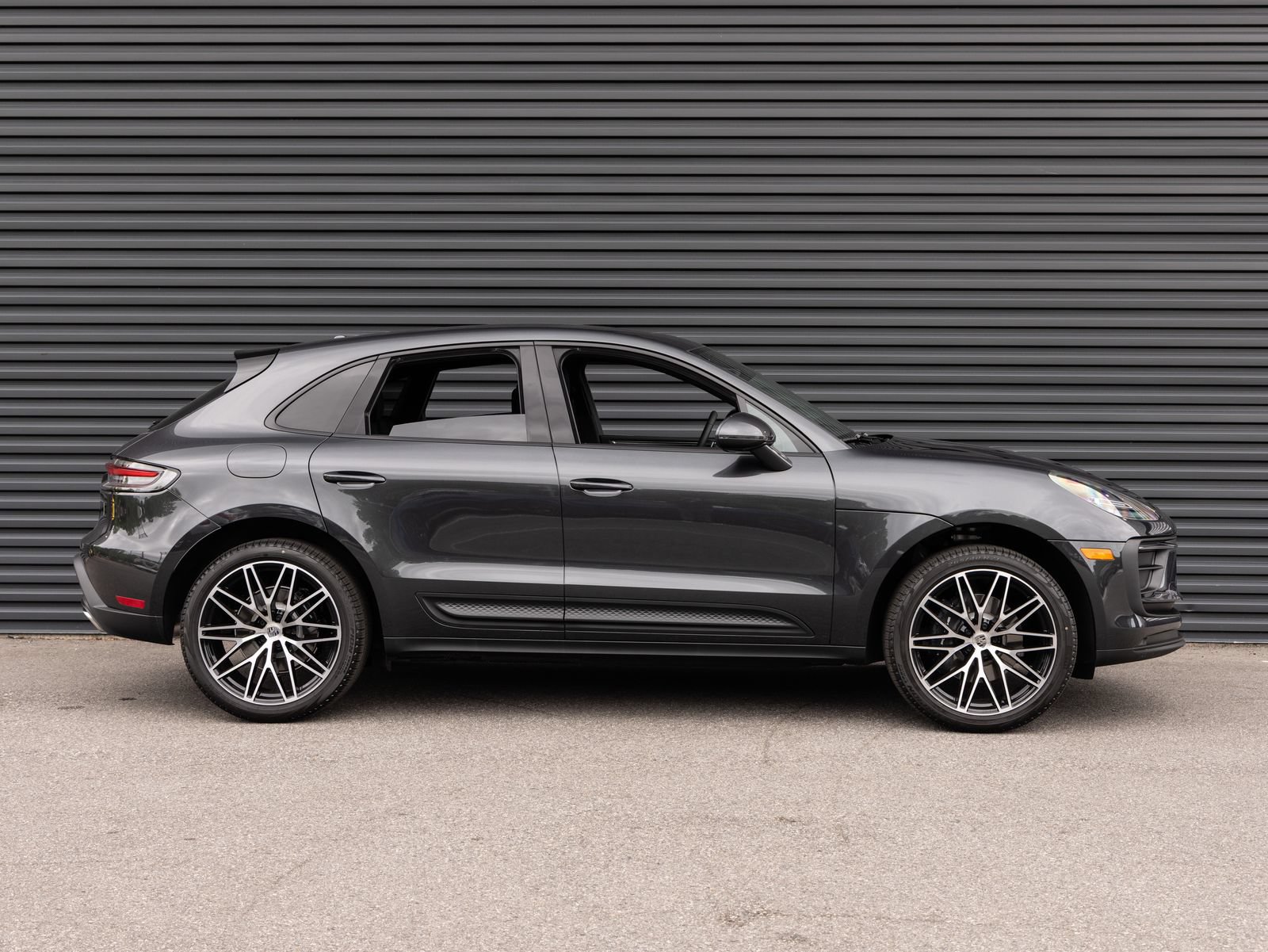 Certified 2026 Porsche Macan AWD/4WD image 8