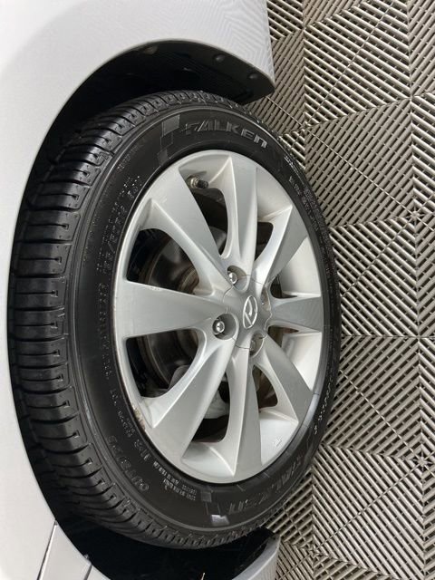 Used 2013 Hyundai Accent SE image 25