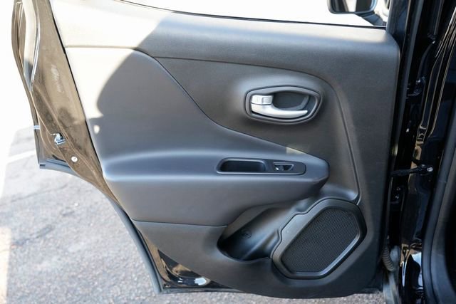 Used 2023 Jeep Renegade Latitude image 28