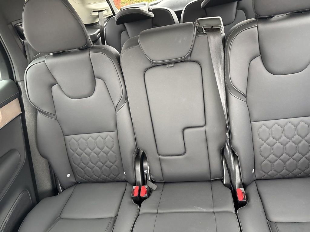 Certified 2025 Volvo XC90 B5 Plus AWD/4WD image 34