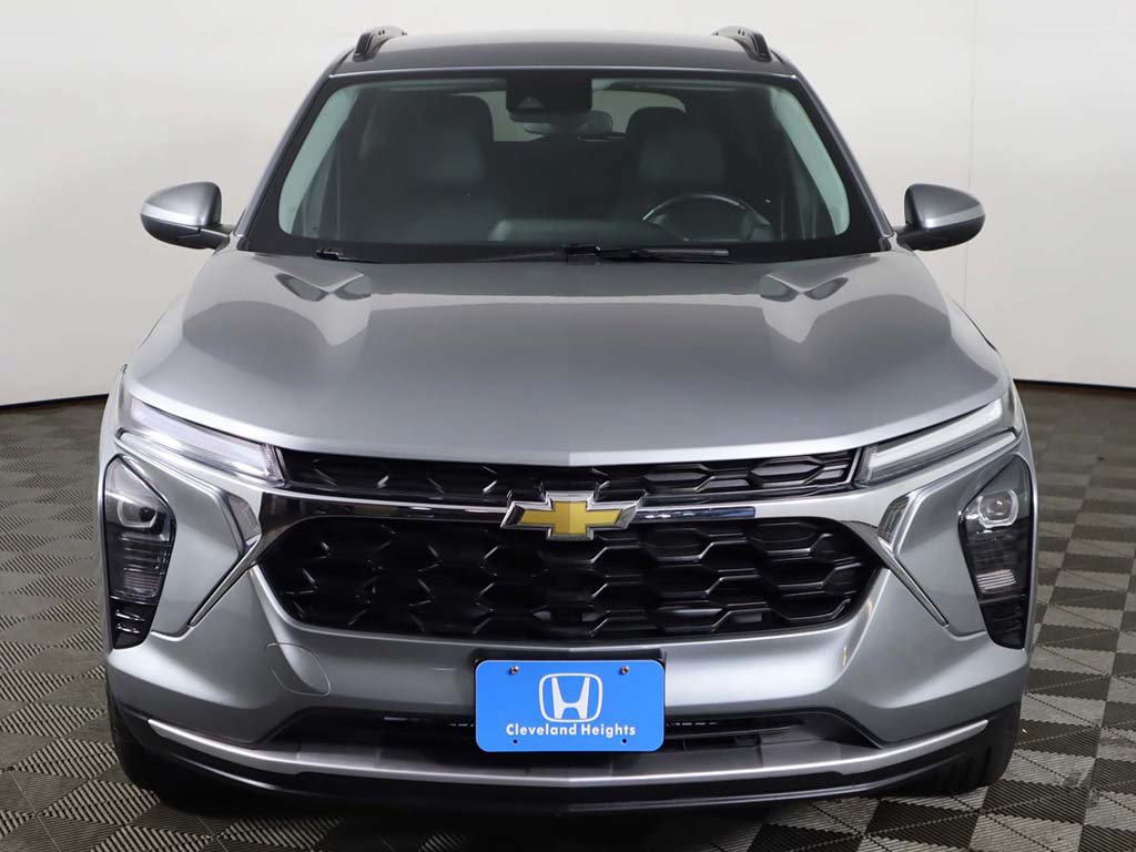 Used 2024 Chevrolet Trax LT w/ LT Convenience Package FWD image 9