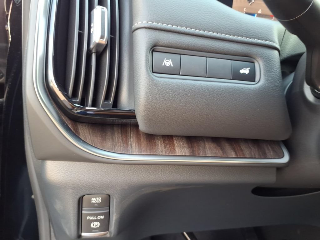 New 2026 Nissan Armada SL w/ Captain's Chari Seat Package AWD/4WD image 12