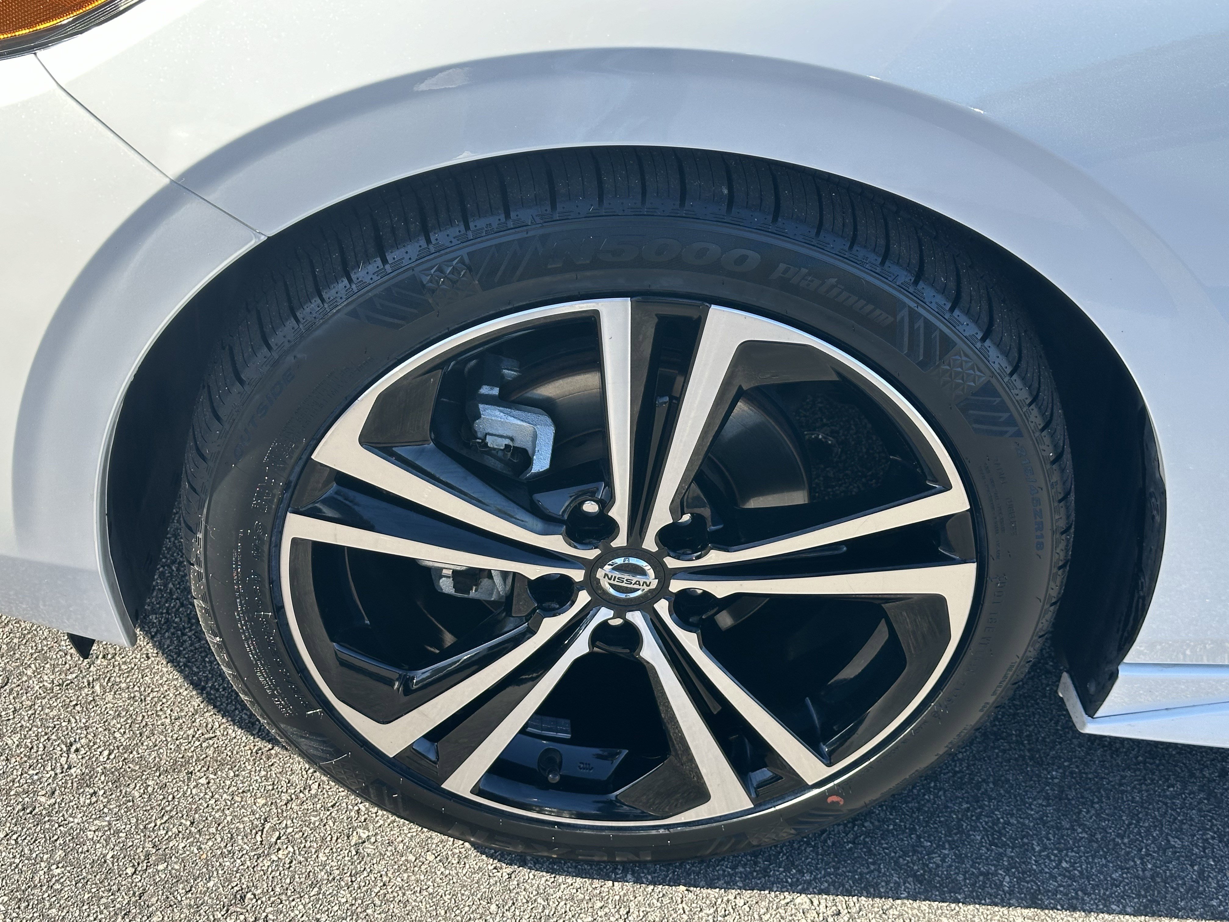 Used 2023 Nissan Sentra SR w/ SR Premium Package image 15