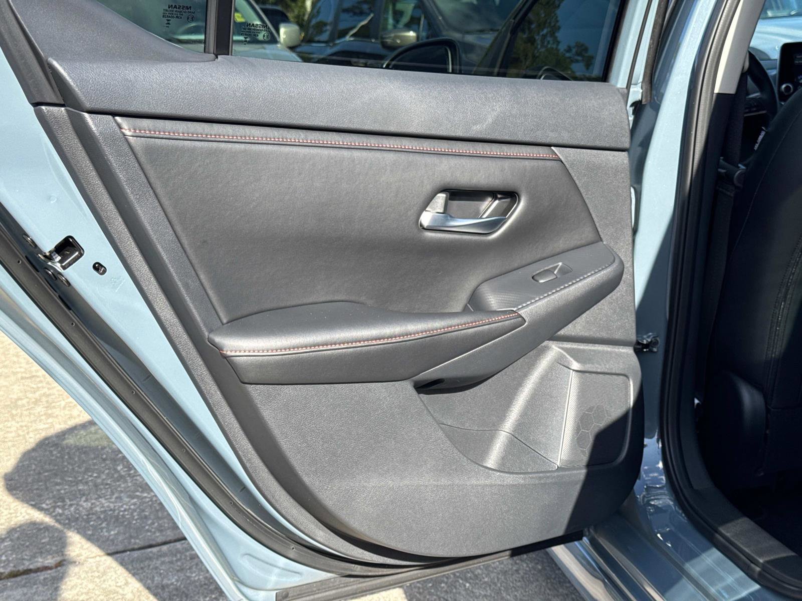 Used 2025 Nissan Sentra SR w/ SR Premium Package FWD image 11
