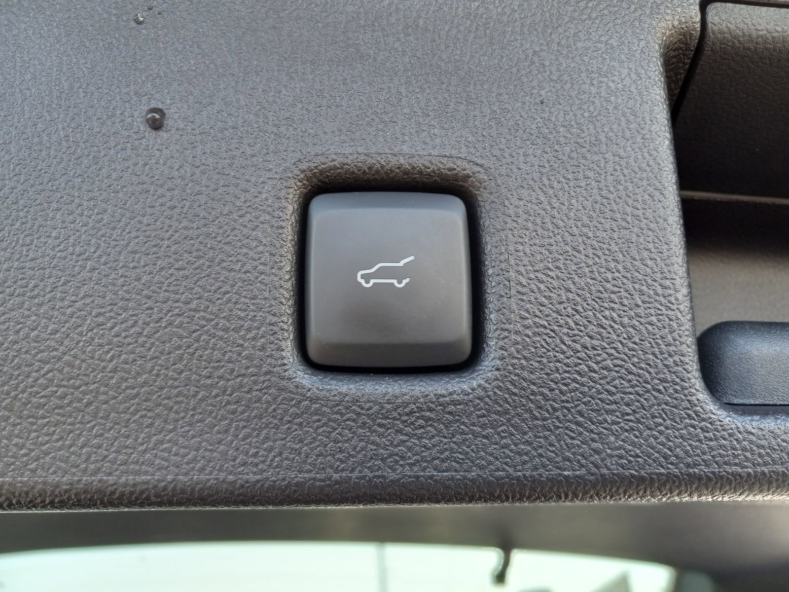 Used 2025 Ford Escape Platinum w/ Premium Technology Package AWD/4WD image 12