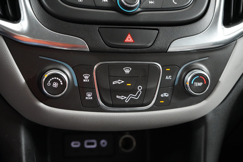 Used 2021 Chevrolet Equinox LS FWD image 24