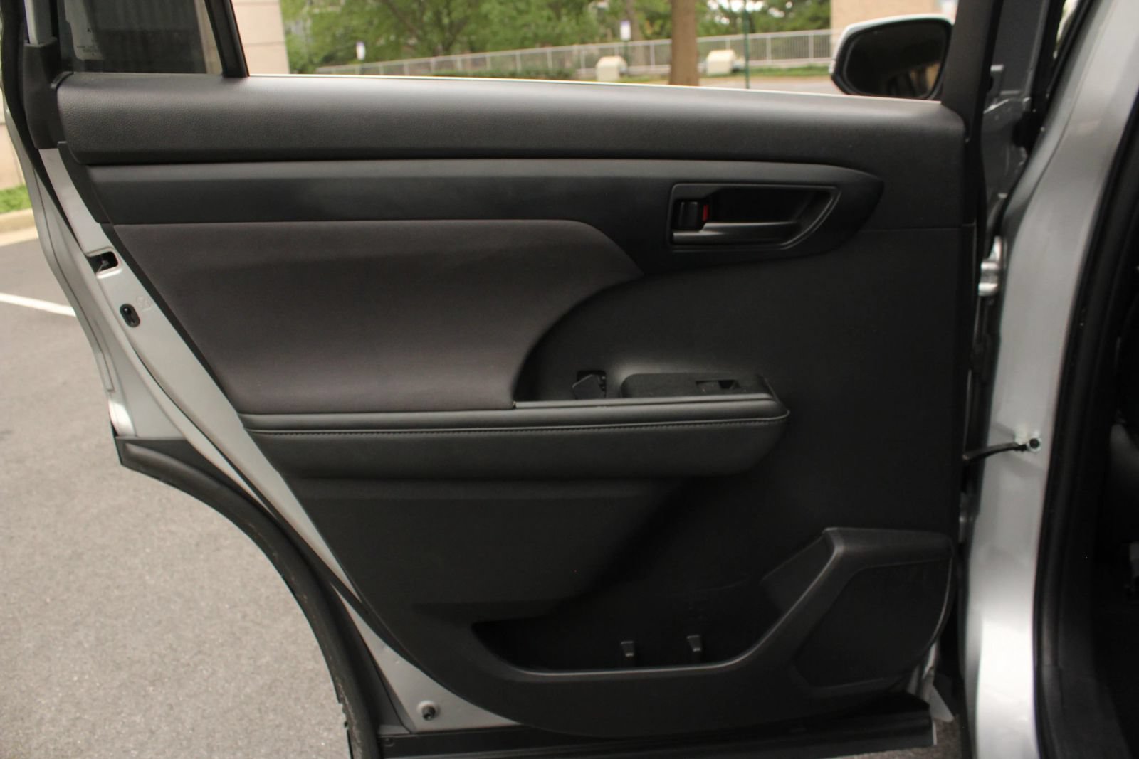 Used 2022 Toyota Highlander L AWD/4WD image 21