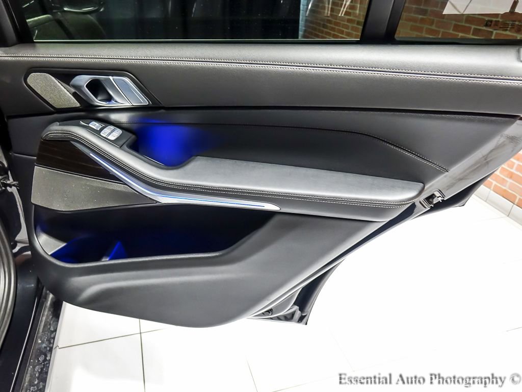 Used 2025 BMW X7 xDrive40i w/ Premium Package image 32