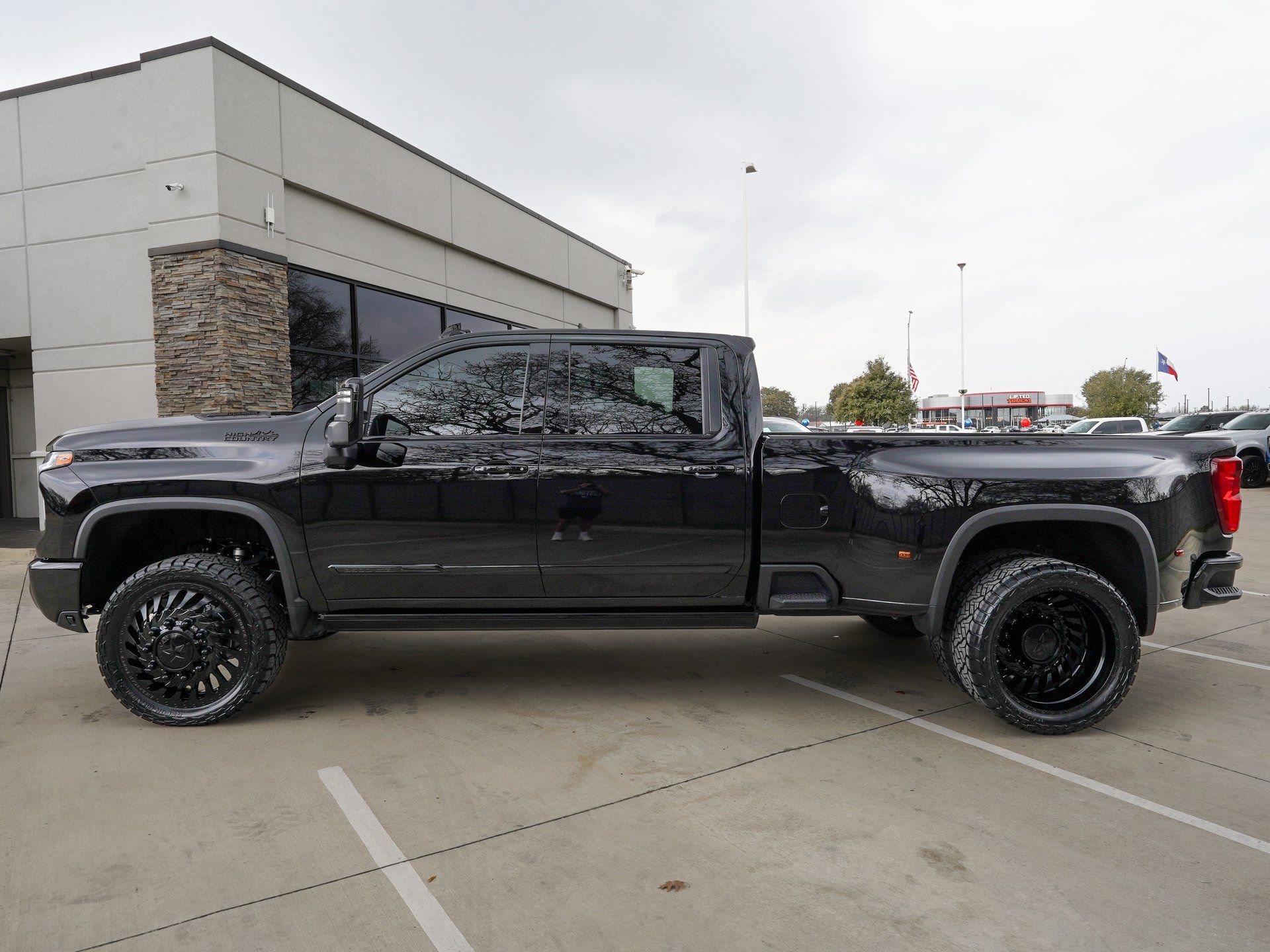 Used 2026 Chevrolet Silverado 3500 High Country w/ High Country Premium Package AWD/4WD image 7