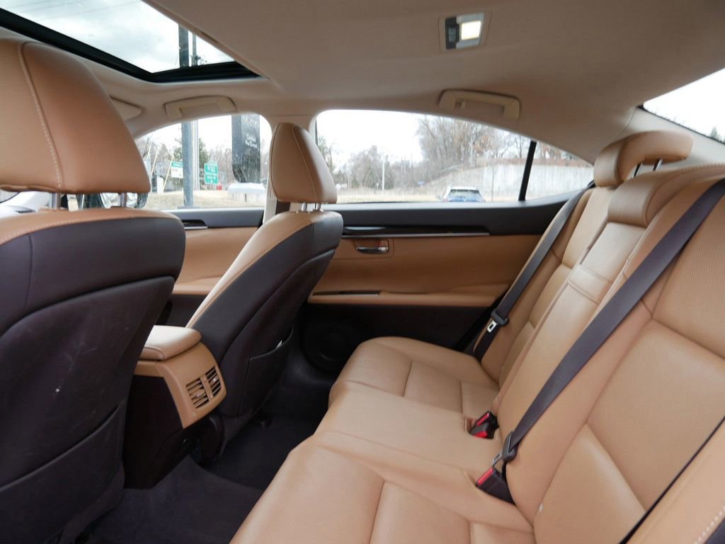 Used 2016 Lexus ES 300h w/ Premium Package w/Wood Trim image 11