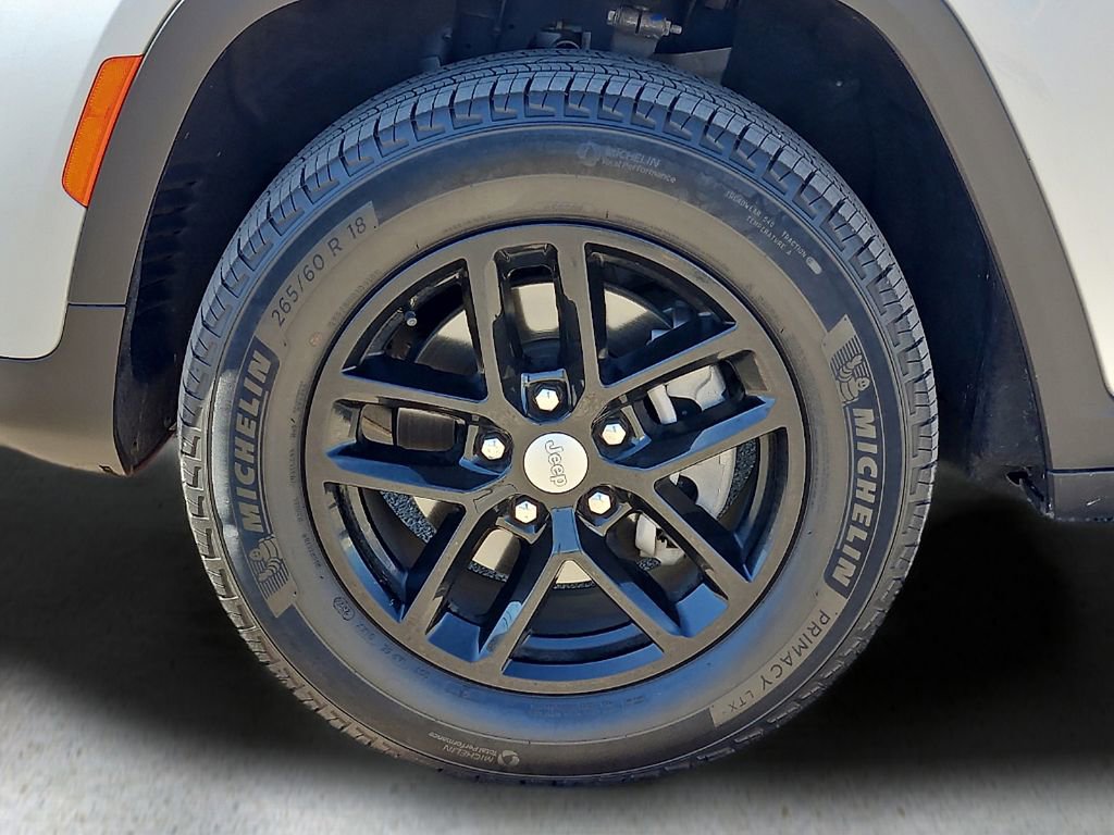 Used 2023 Jeep Grand Cherokee Laredo image 10