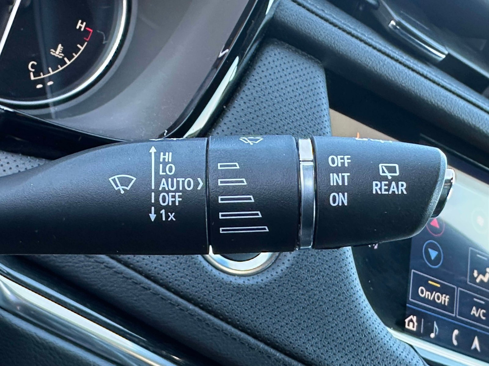 Certified 2022 Cadillac XT5 Premium Luxury image 17