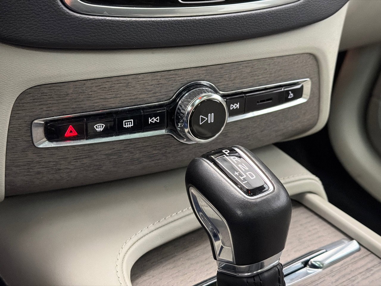 Used 2021 Volvo XC90 T6 Inscription w/ Protection Package Premier image 30