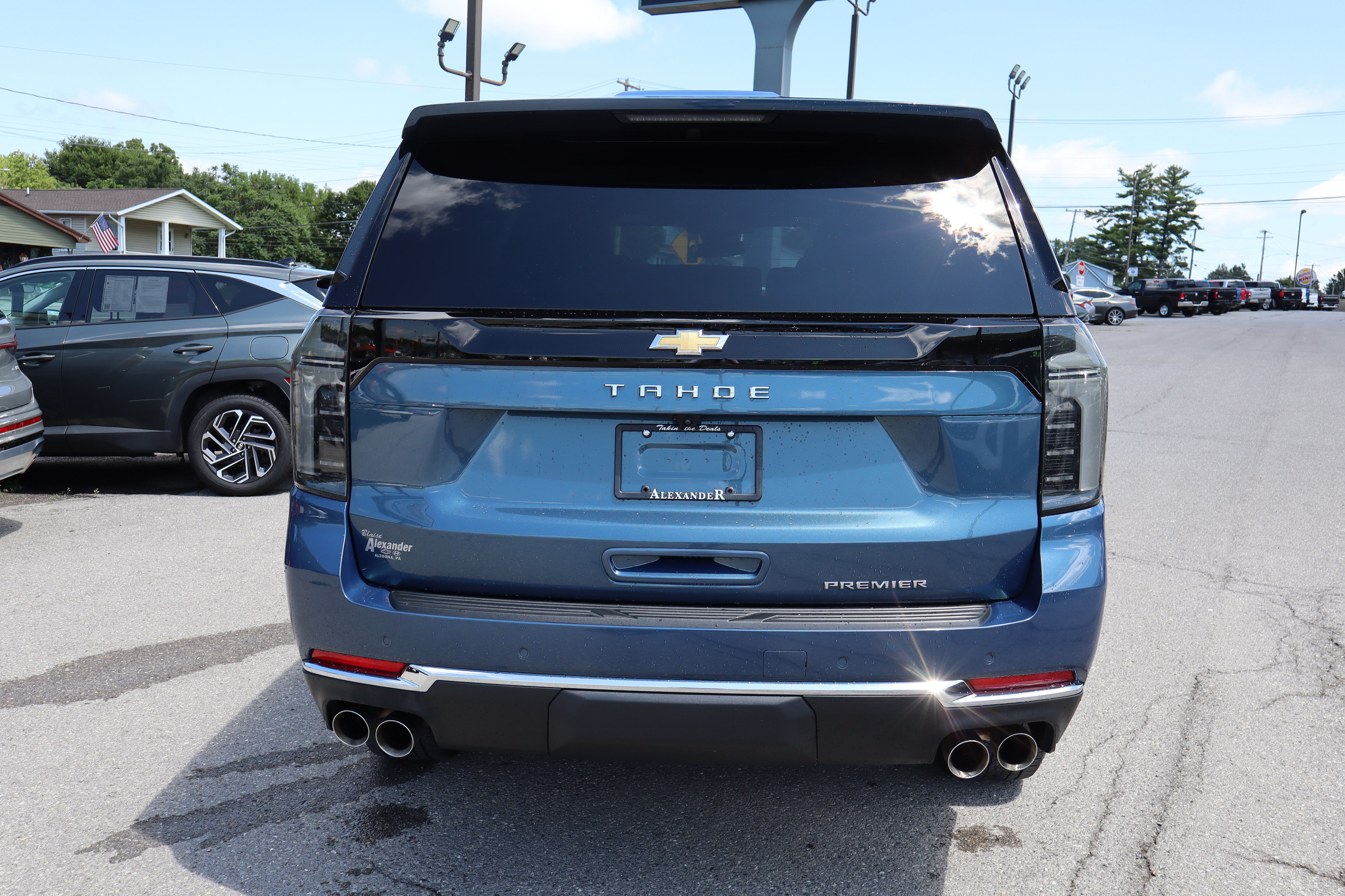 Used 2025 Chevrolet Tahoe Premier w/ LPO, Illumination Package AWD/4WD image 4
