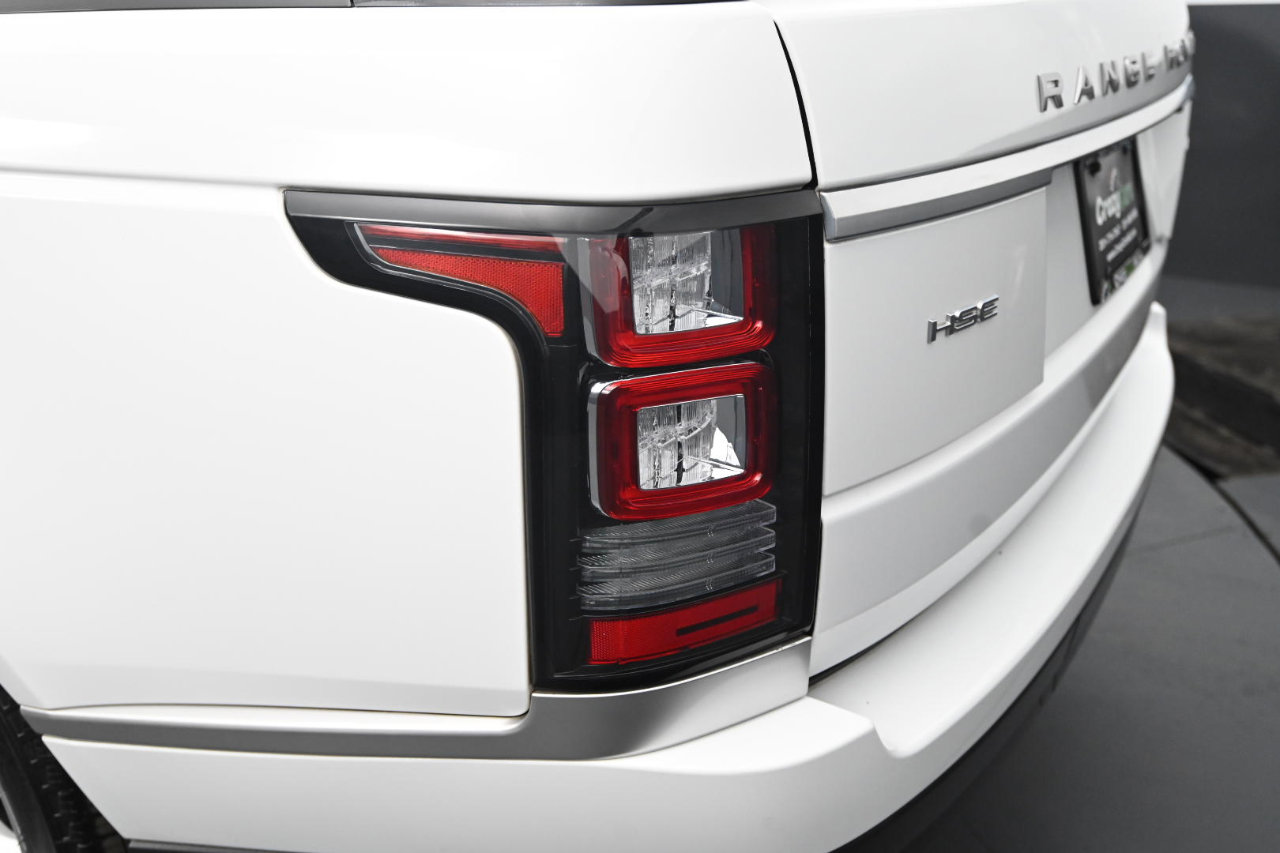 Used 2016 Land Rover Range Rover HSE image 13