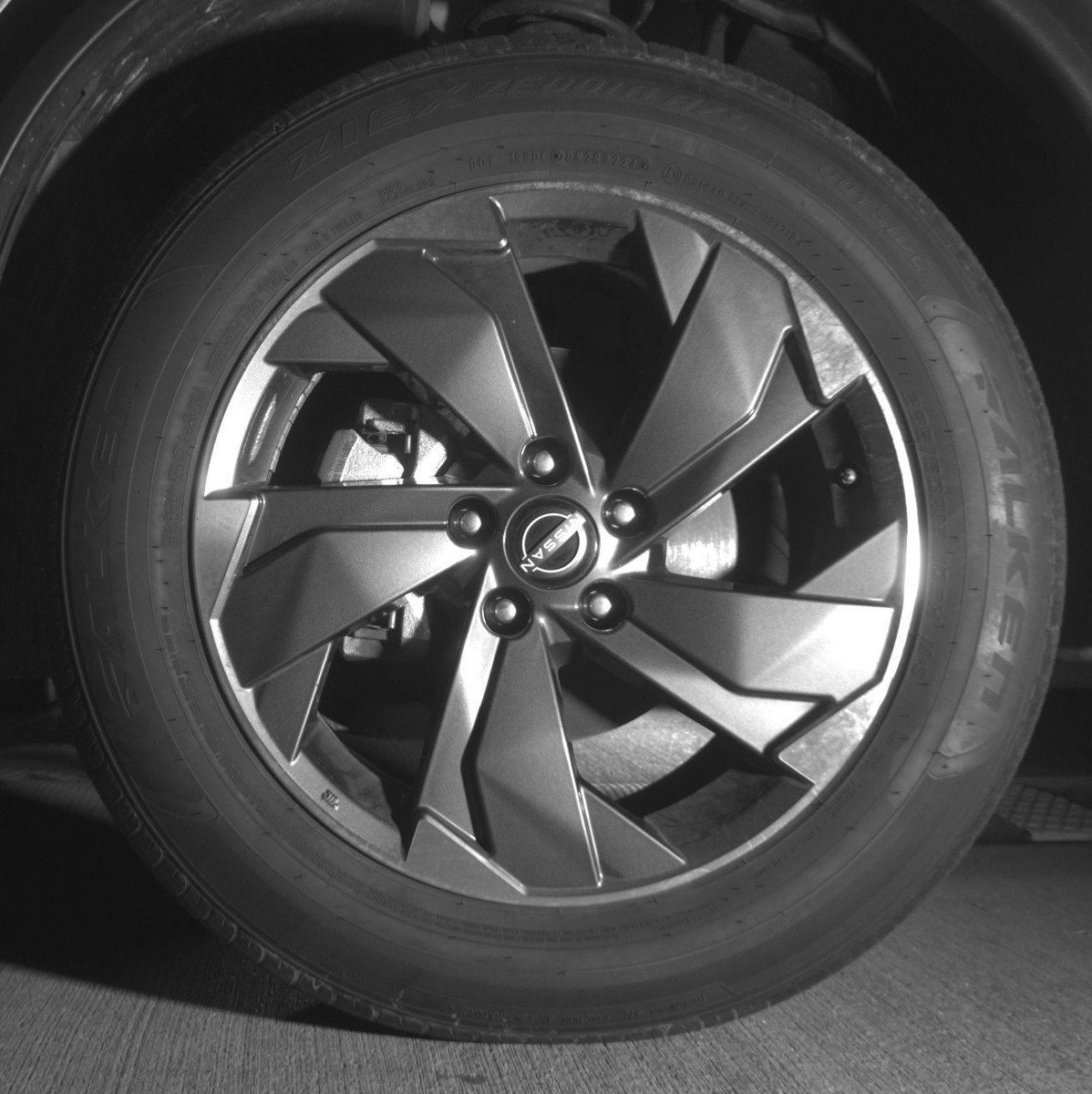 Used 2025 Nissan Rogue SV FWD image 12