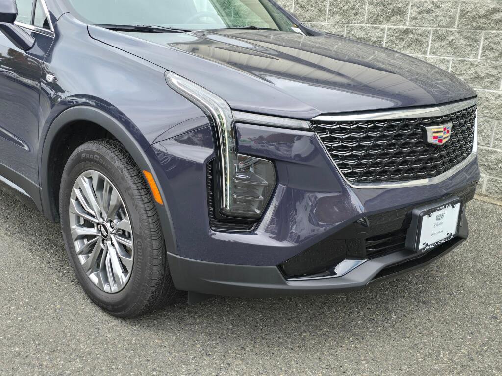 Used 2024 Cadillac XT4 Premium Luxury image 13