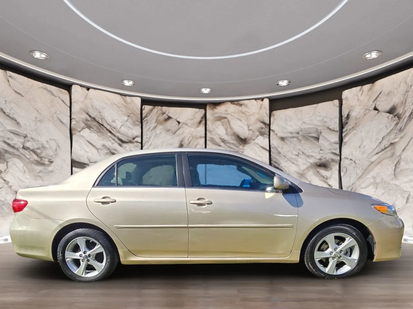 Used 2013 Toyota Corolla LE w/ Premium Pkg FWD image 4