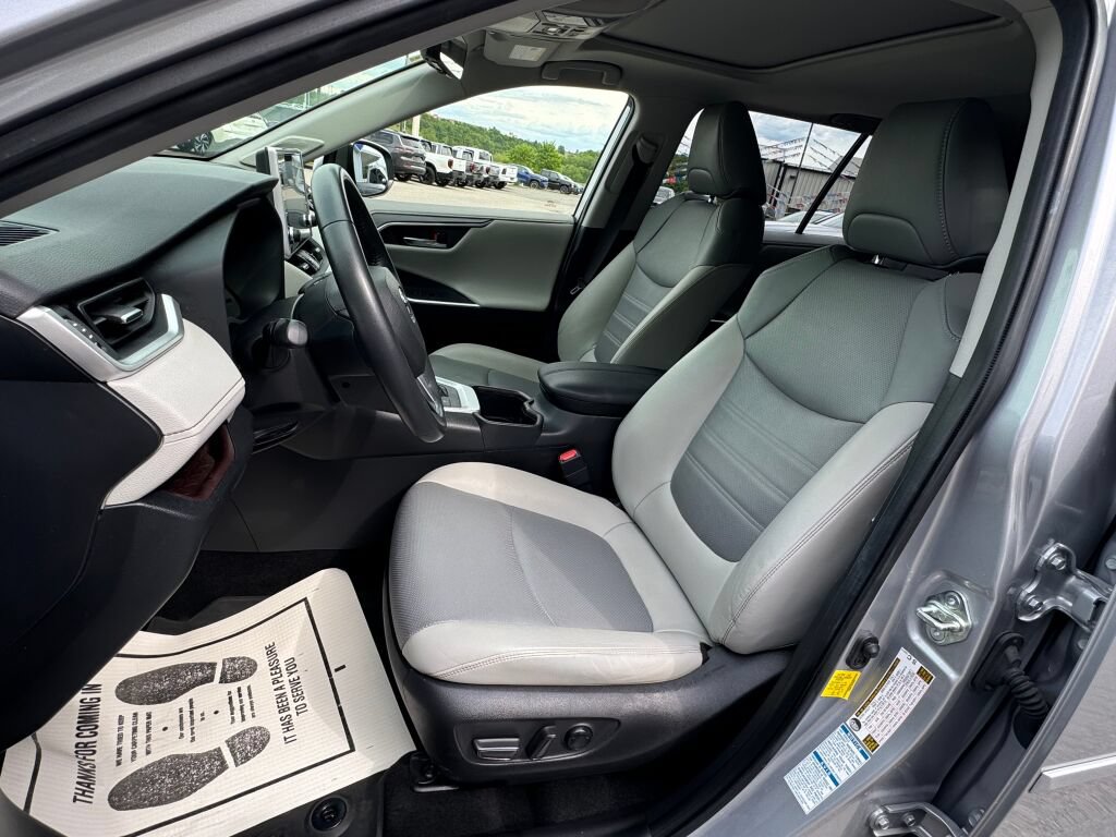 Used 2022 Toyota RAV4 Limited AWD/4WD image 14