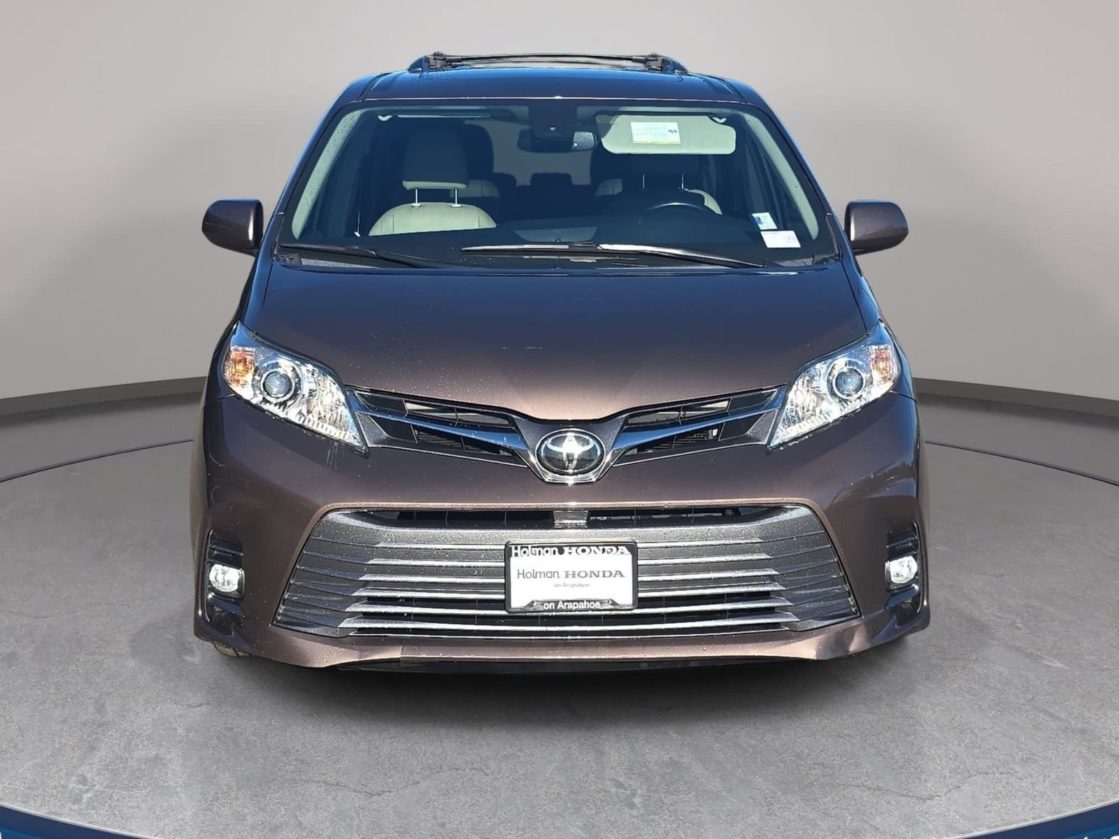 Used 2018 Toyota Sienna XLE w/ XLE Navigation Package AWD/4WD image 3