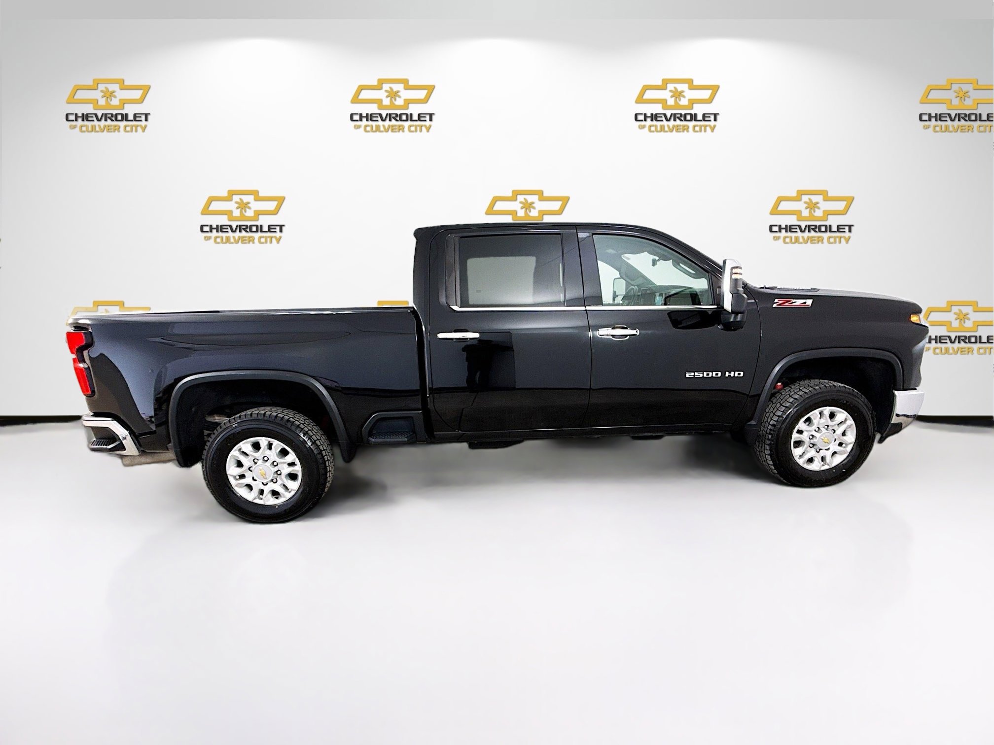 Used 2024 Chevrolet Silverado 2500 LTZ w/ LTZ Premium Package AWD/4WD image 8