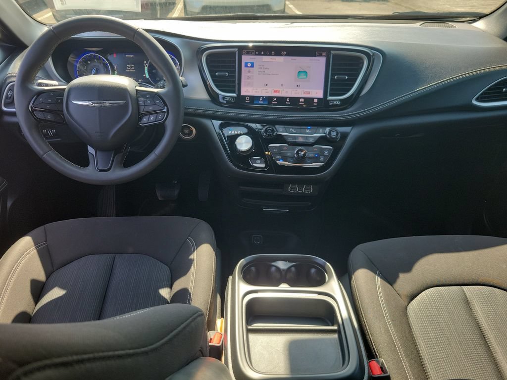 Used 2024 Chrysler Pacifica Touring FWD image 10