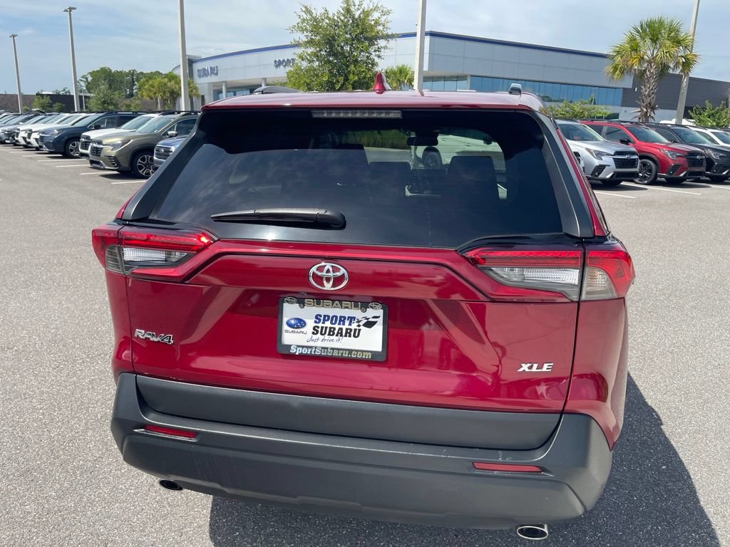 Used 2021 Toyota RAV4 XLE w/ Convenience Package FWD image 6