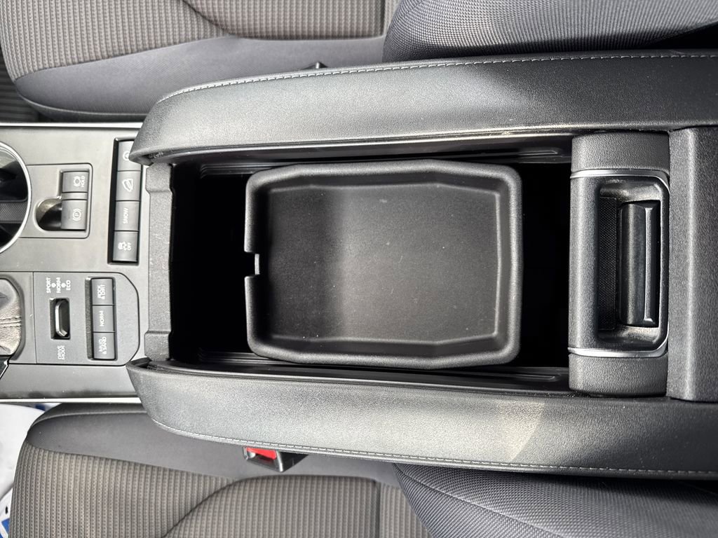 Used 2020 Toyota Highlander LE image 29