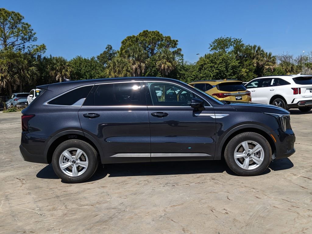 Certified 2025 Kia Sorento LX FWD image 9