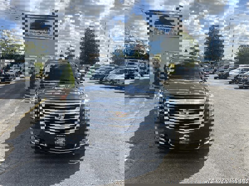 Used 2017 Cadillac Escalade Premium Luxury image 2
