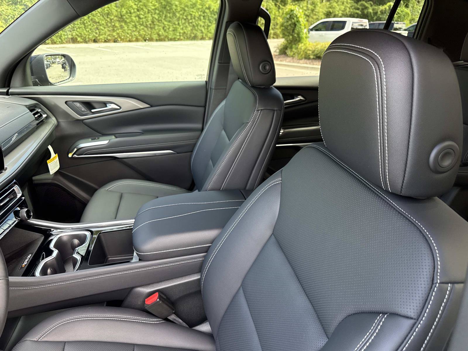 New 2027 Chevrolet Traverse LT w/ Sun and Wheel Package FWD image 21